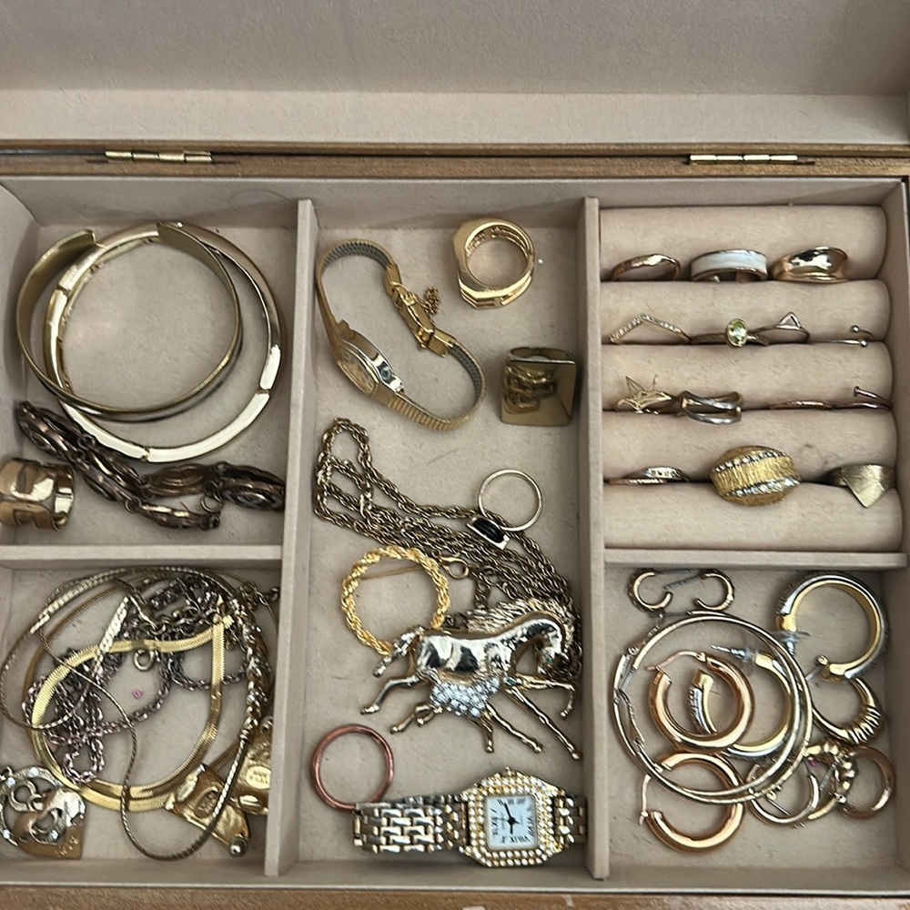 Gold tone Jewelry lot